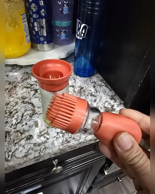 Brocha terracota retirada frente a la misma botella, segunda foto de Marcela G.