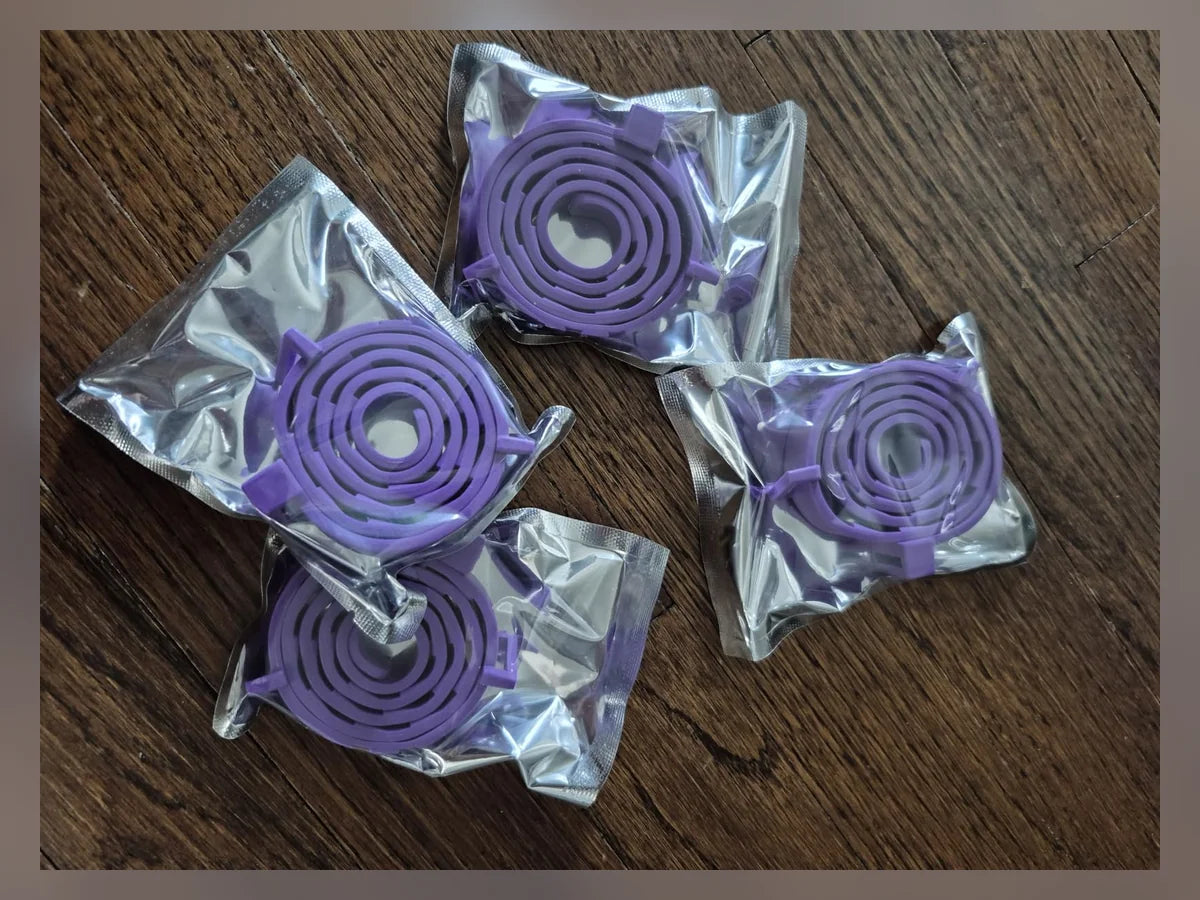 Fotografía de varios collares morados compartida con la reseña de Andrés Felipe R.