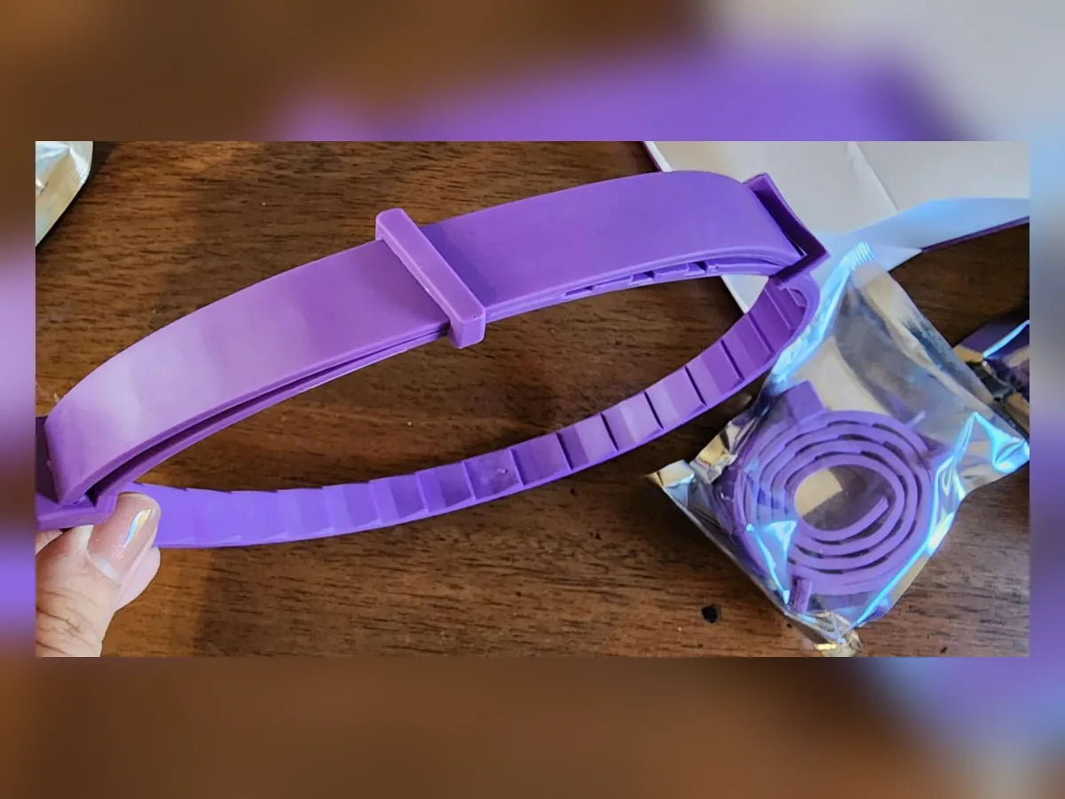 Fotografía del collar morado extendido compartida con la reseña de Sebastián T.